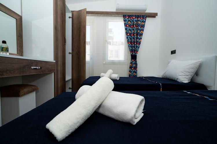 Esquire Hotel & Lounge