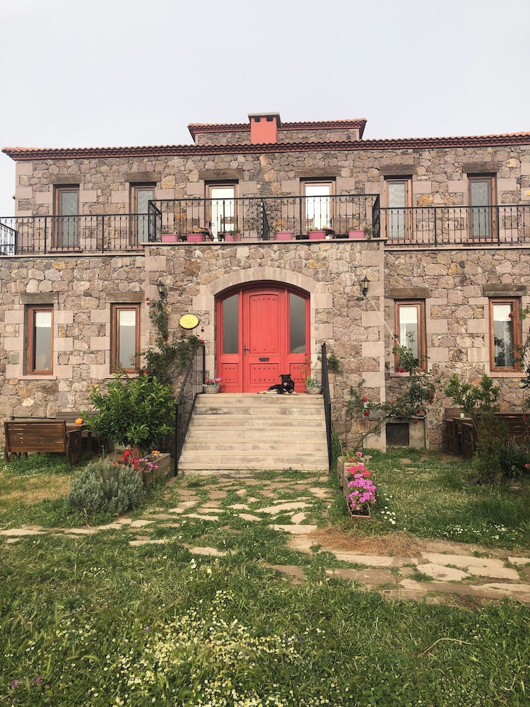 Pirnal Köy Evi