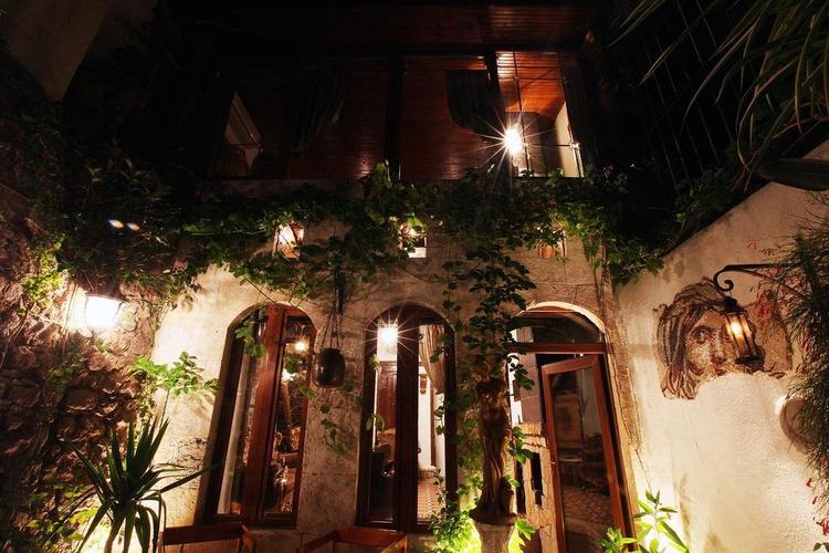Antique Celtik House