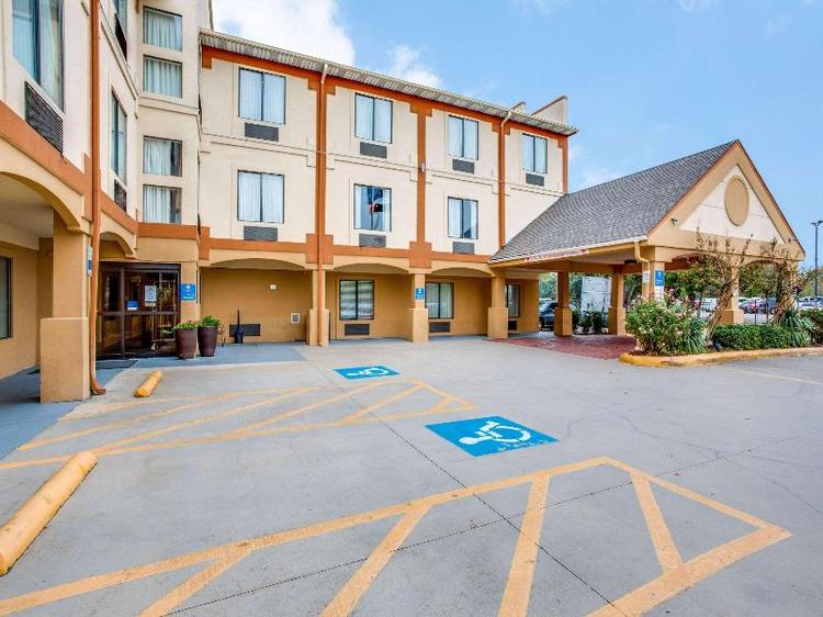 Comfort Inn & Suites Market Center