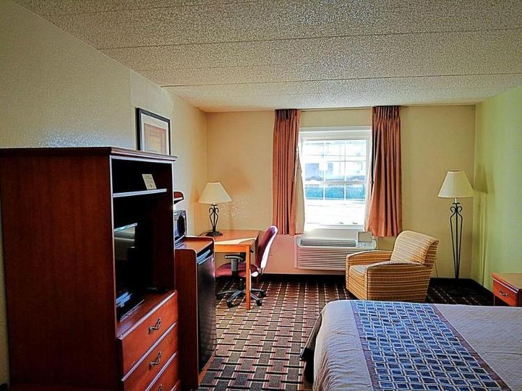 Knights Inn & Suites Near University of Richmond