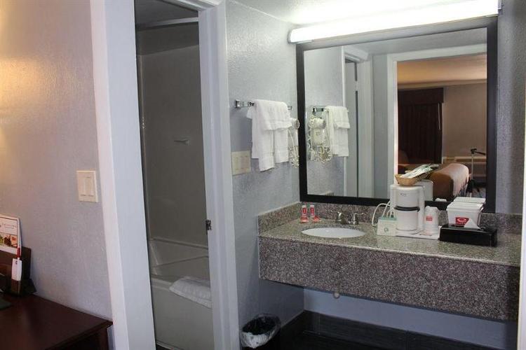 Econo Lodge near The Domain - The Arboretum