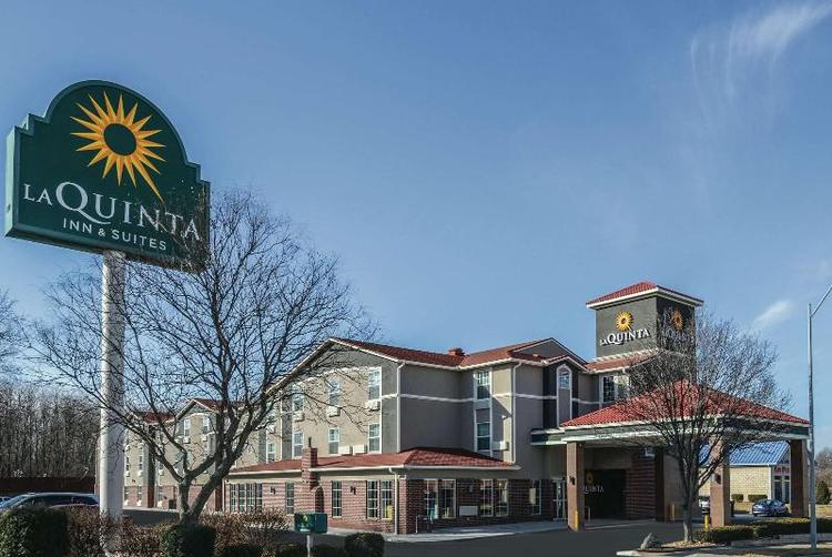 La Quinta Inn & Suites Kansas City Airport