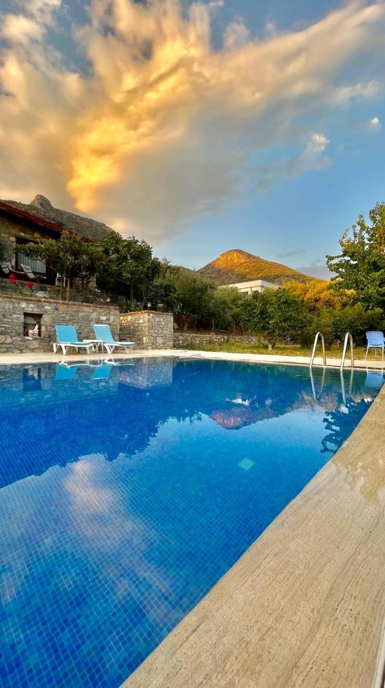 Pir Efes Mansion