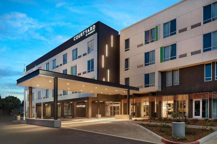 Courtyard By Marriott Fresno Clovis