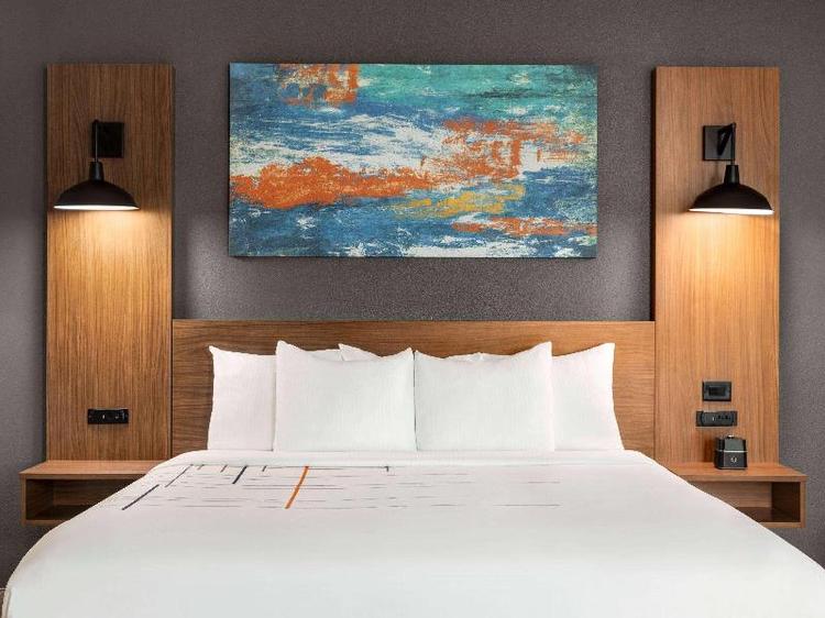 La Quinta Inn & Suites By Wyndham Austin South