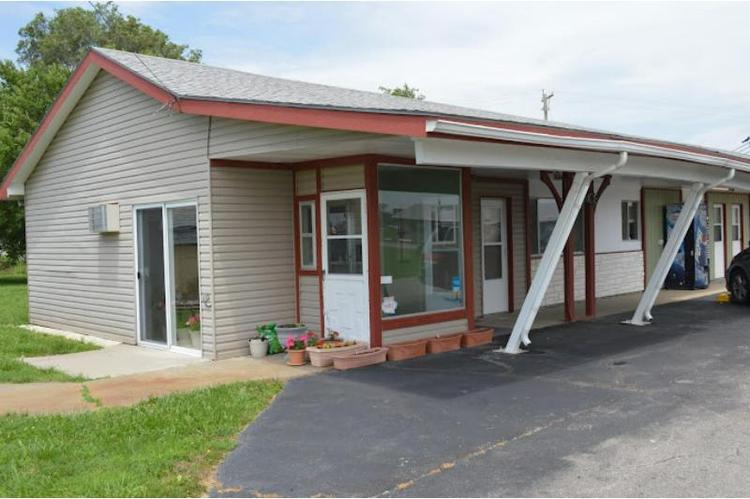 Capri Motel By OYO Elwood, Wathena