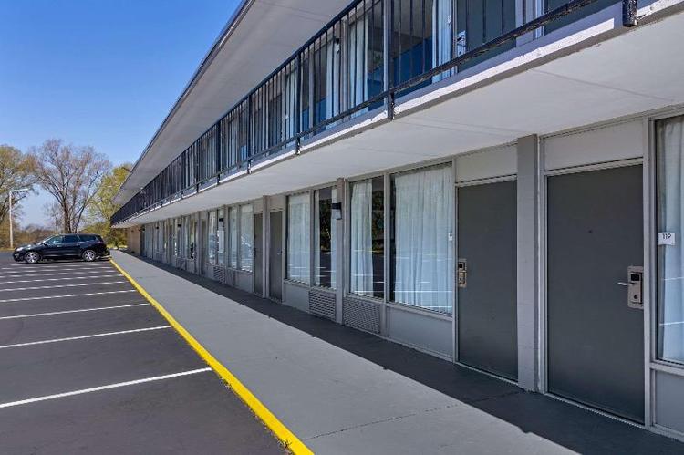 Quality Inn & Suites  (Carteville)