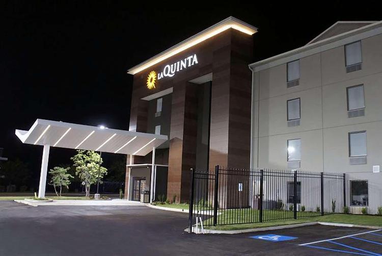 La Quinta Inn & Suites by Wyndham Memphis I-240