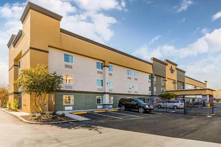 Comfort Inn & Suites Airport