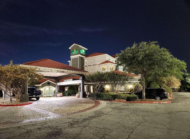 La Quinta Inn & Suites Dallas Arlington South