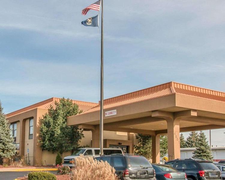 Clarion Inn & Suites Airport