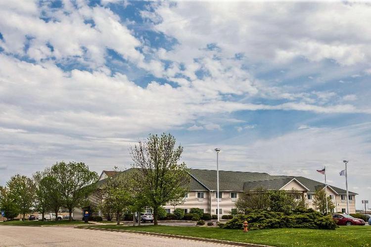 Quality Inn & Suites Dixon near I-88