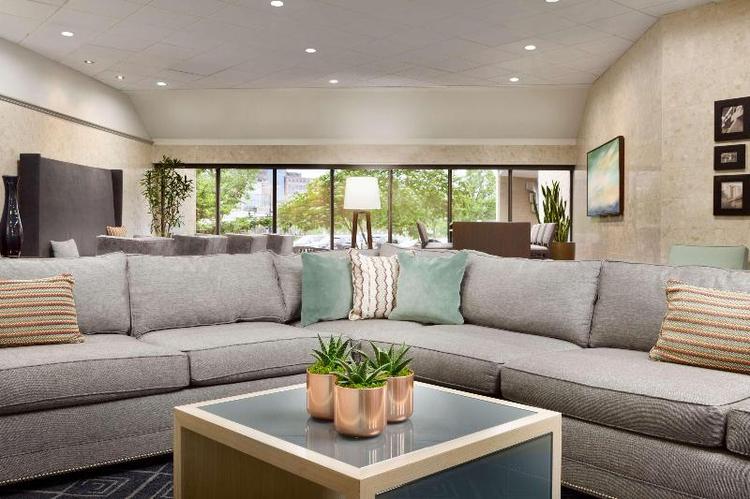 DoubleTree by Hilton Minneapolis - Park Place