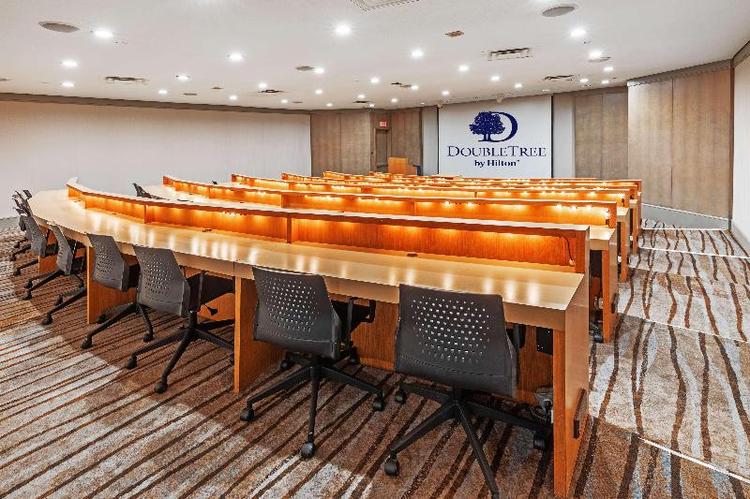 DoubleTree by Hilton Tulsa - Warren Place