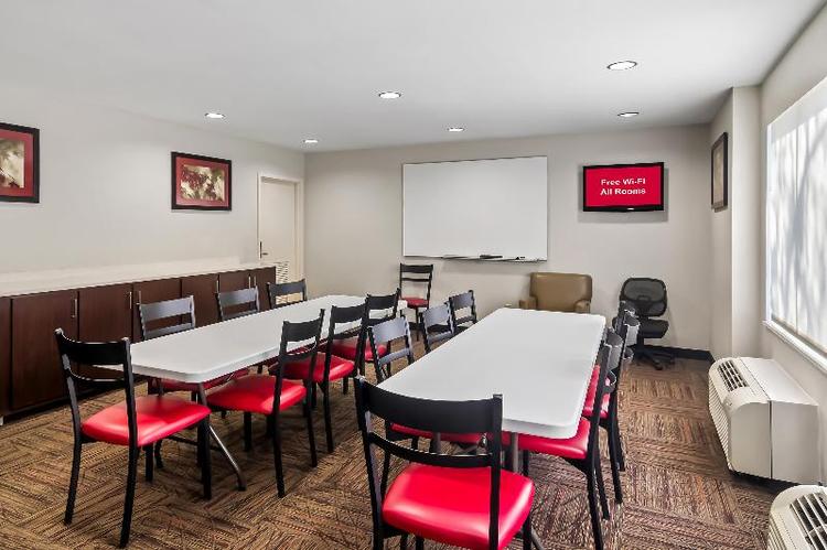 Red Roof PLUS+ Jacksonville - Southpoint