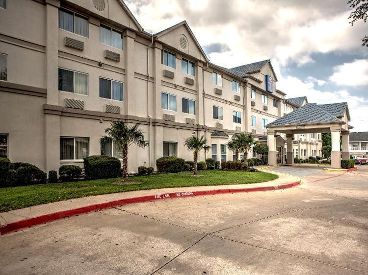 Motel 6 Dallas, TX - Northwest