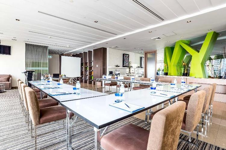 Hilton Garden Inn Bangkok Silom