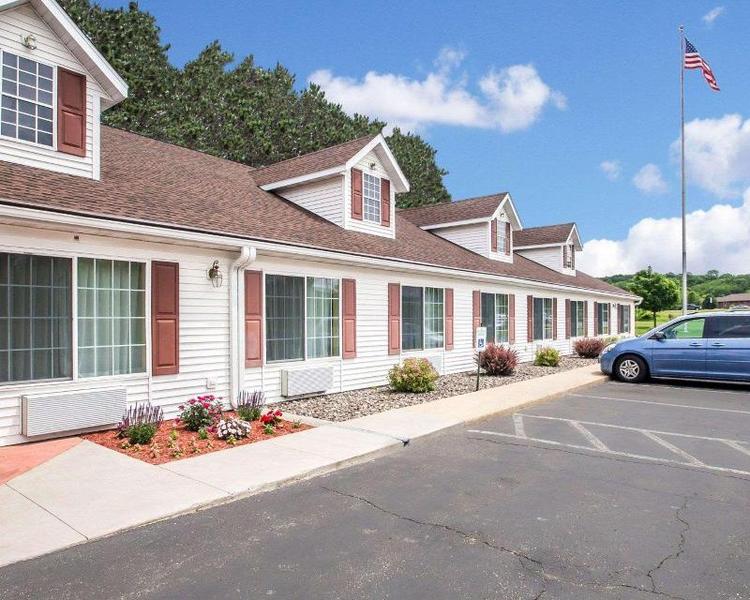 Econo Lodge Inn & Suites Eau Claire Area