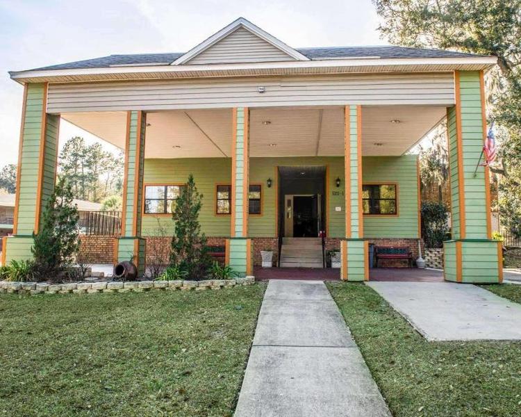 Suburban Studios Tallahassee Near University