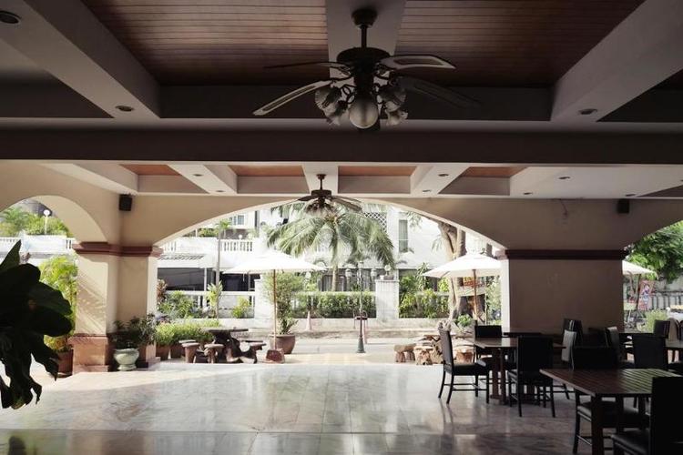Mike Beach Resort