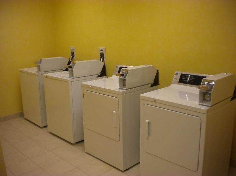 Hampton Inn & Suites Cincinnati Uptown University