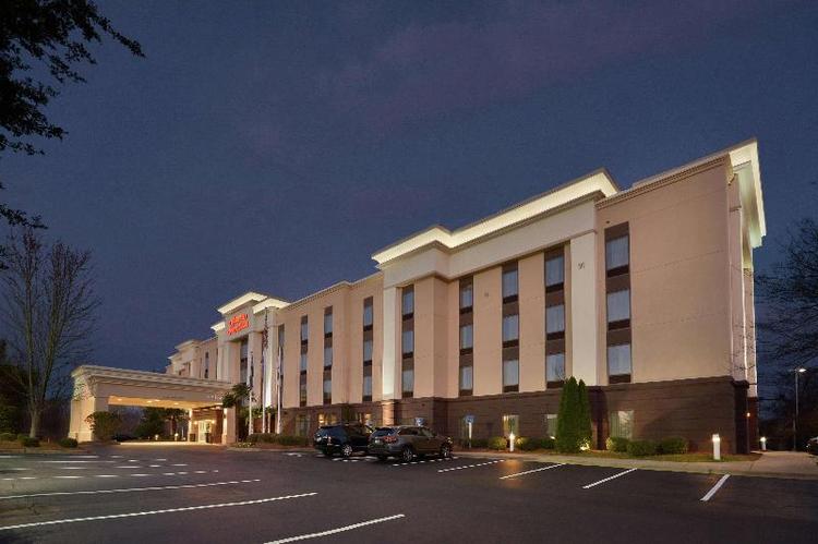 Hampton Inn & Suites Clinton I-26