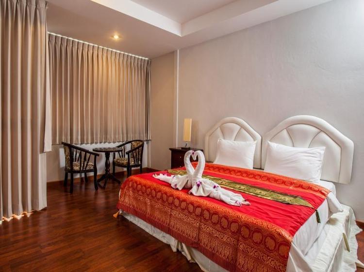 Triple Rund Place Hotel