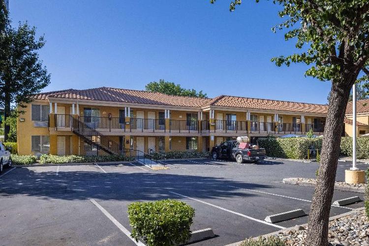 Best Western Plus Dixon Davis