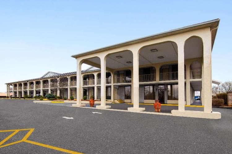 Days Inn by Wyndham Columbia Kentucky
