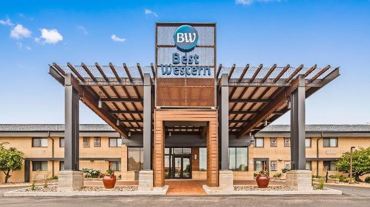 Best Western West Towne Suites