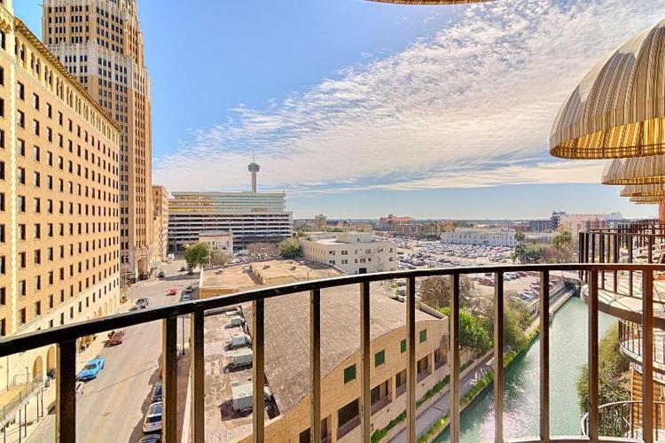 Riverwalk Plaza Hotel