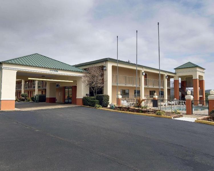 Quality Inn & Suites Russellville Area
