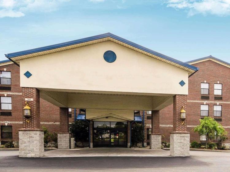 Quality Suites Jeffersonville Area