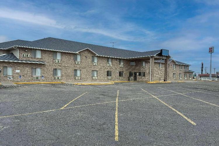 Super 8 by Wyndham Cozad