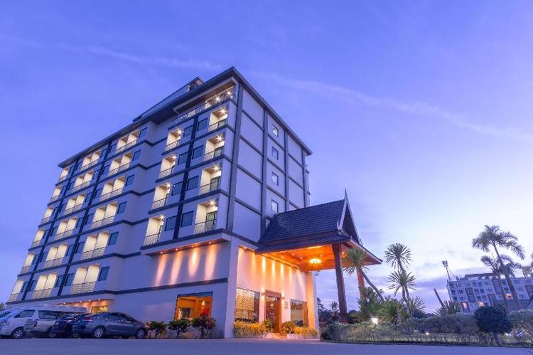 Airport Resort & Spa