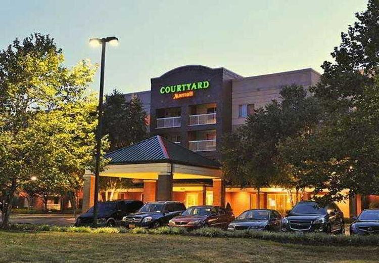 Courtyard Edison Woodbridge