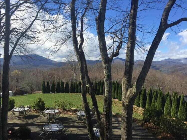 Crestwood Resort & Spa