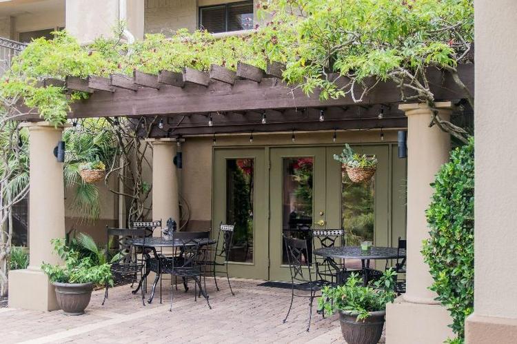 Vineyard Court Designer Suites