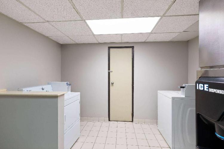 Days Inn by Wyndham Clarksville North