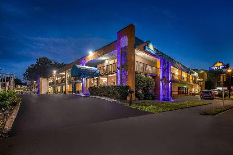Days Inn by Wyndham Clayton