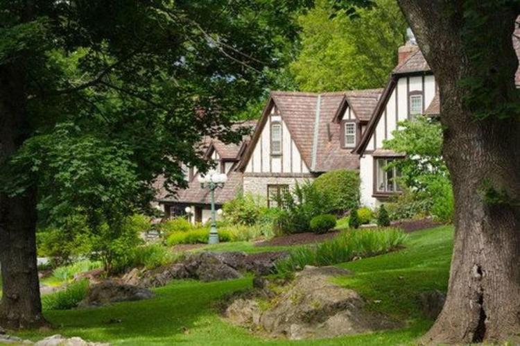 Hillbrook Inn