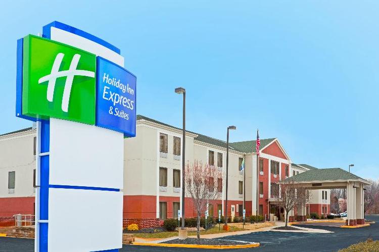 Holiday Inn Express Hotel & Suites Carneys Point