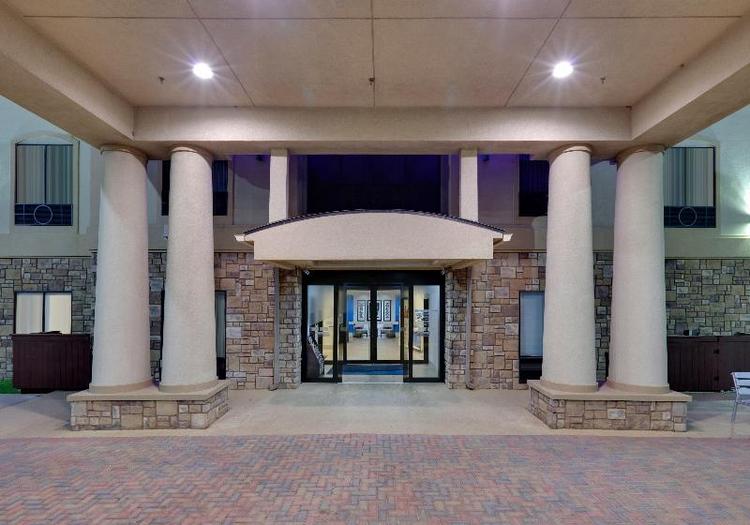 Holiday Inn Express Hotel & Suites Denton-Unt-Twu