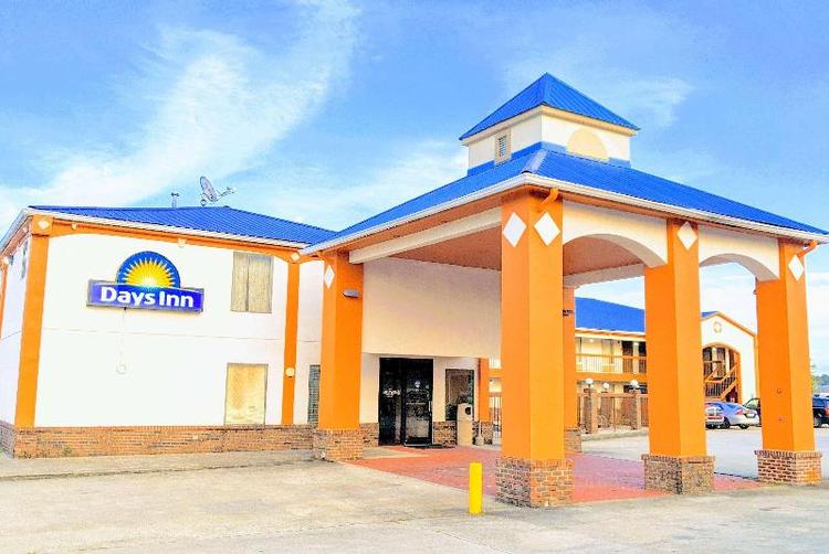 Quality Inn & Suites Decatur - Priceville I-65