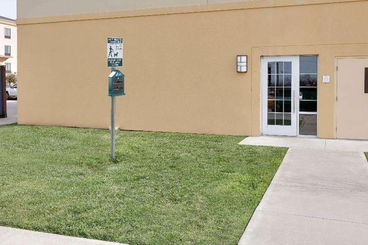 La Quinta Inn & Suites Denton University Drive