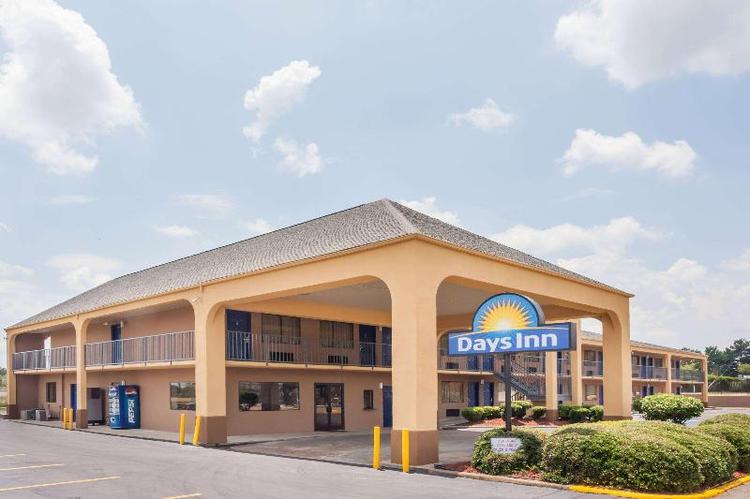 Days Inn by Wyndham Clinton MS