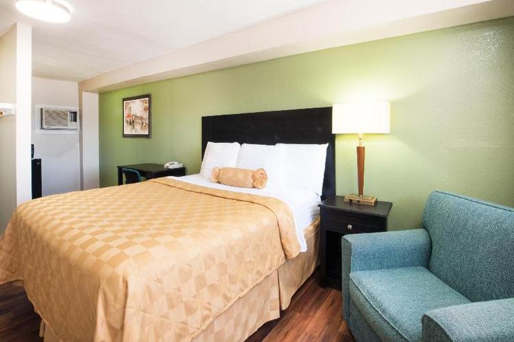 Knights Inn & Suites Eagle Pass