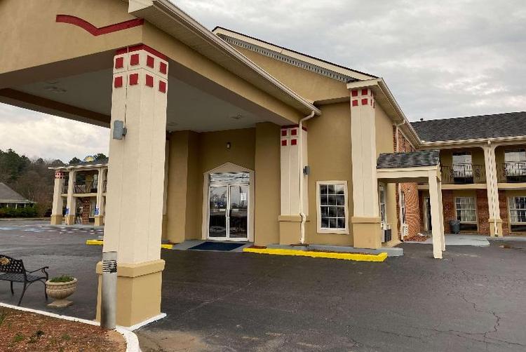 Super 8 by Wyndham Covington