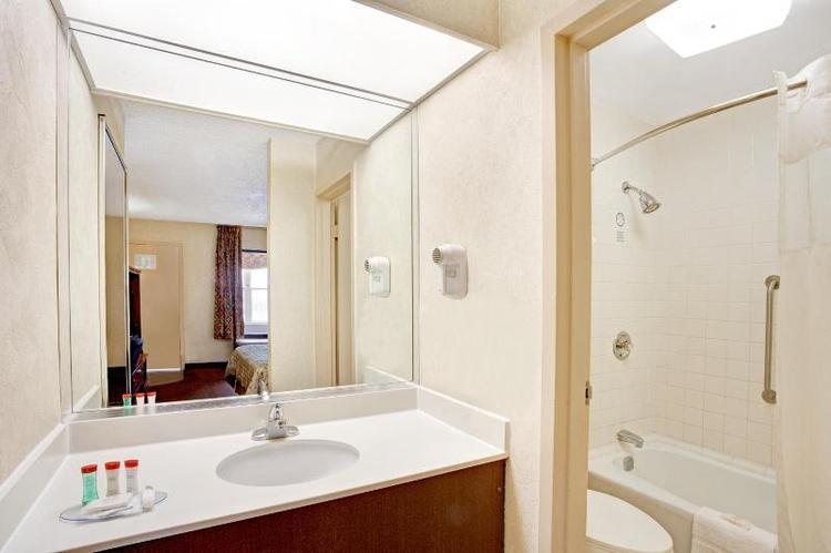 Ramada by Wyndham West Memphis